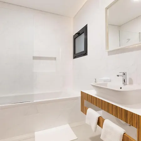 Correeira Luxury Residence T2 J - Albufeira, Pools, Wifi, Bbq, Beach Appartamento